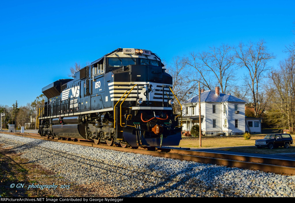 NS #1150 / SD70ACe a new engine, still looking very clean